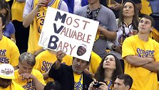 &bdquo;Warriors&ldquo; gerbėjai &scaron;aiposi i&scaron; LeBrono Jameso