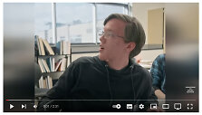 Thomasas Matthew Crooksas 2022 m. filmavosi kompanijos &bdquo;BlackRock&ldquo; reklamoje 