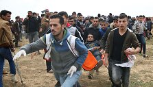 Tūkstančiai Gazos Ruožo gyventojų dalyvauja proteste prie Izraelio sienos