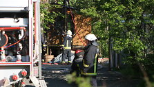 Bezdonių kaime (Vilniaus r.) degė ekologi&scaron;kas namas