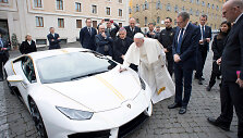 Popiežiaus Pranci&scaron;kaus &bdquo;Lamborghini Huracan&ldquo;