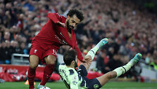 Mohamedas Salahas pelnė įvartį &bdquo;Liverpool&ldquo;.