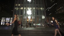 Likus savaitei iki &bdquo;iPhone&ldquo; pristatymo prie &bdquo;Aple&ldquo; parduotuvės Niujorke jau buvo laukiančiųjų eilės