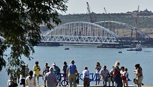 Rusijos statomo tilto į Krymą pagrindinė arka atplukdyta į vietą