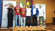 Fabianas Ruizas ir Gavi apdovanoti pomidorais