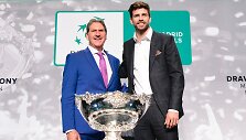 ITF prezidentas Davidas Haggerty (kairėje) ir futbolininkas Gerardas Pique (de&scaron;inėje)