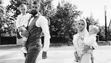Eglė ir Jonas Valančiūnai su sūnumis Jonu ir Tauru 