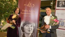 Varėnoje baigėsi jau de&scaron;imtasis žymios kra&scaron;tietės, i&scaron; Senosios Varėnos kilusios režisierės Dalios Tamulevičiūtės profesionalių teatrų festivalis.