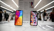 Vidurnaktį Lietuvoje pradėta prekyba naujaisiais &bdquo;iPhone Xs&ldquo; ir &bdquo;iPhone Xs Max&ldquo; telefonais