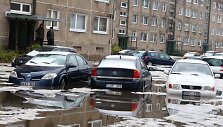 Kai kurie Klaipėdos kiemai tapo pravažiuojami tik visureigiais.