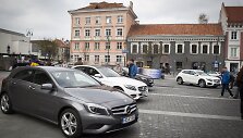 Rotu&scaron;ės aik&scaron;tėje pristatyti naujausi &bdquo;Mercedes-Benz&ldquo; modeliai