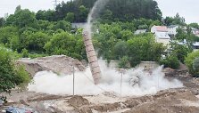 Susprogdintas giganti&scaron;kas &bdquo;Vilniaus pergalės&ldquo; gamyklos kaminas