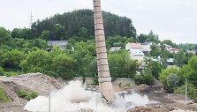 Susprogdintas giganti&scaron;kas &bdquo;Vilniaus pergalės&ldquo; gamyklos kaminas