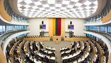Svarstant Visuomenės informavimo įstatymą Seime virė aistros
