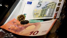 Lietuvos pa&scaron;to bendrovės vadovė Lina Minderienė ir susisiekimo ministras Rimantas Sinkevičius apžvelgė eurų keitimo klausimus.