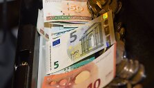 Lietuvos pa&scaron;to bendrovės vadovė Lina Minderienė ir susisiekimo ministras Rimantas Sinkevičius apžvelgė eurų keitimo klausimus.