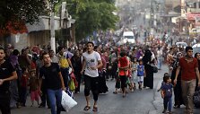 Palestiniečiai bėga i&scaron; bombarduojamo &Scaron;edžajos rajono