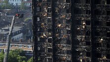 Londono ugniagesiai ie&scaron;ko daugiau gaisro aukų