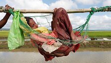 Persekiojami rohinjai i&scaron; savo &scaron;alies bėga į Banglade&scaron;ą