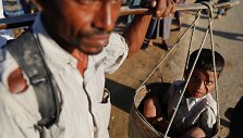 Persekiojami rohinjai i&scaron; savo &scaron;alies bėga į Banglade&scaron;ą