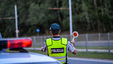 Naktinio reido Vilniuje metu nustatyti be teisių ar valstybinių numerių važiavę vairuotojai