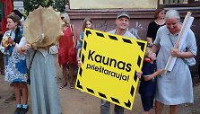 Kauniečiai protestavo prie&scaron; medžių pjovimą mieste