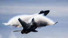 Naikintuvas bombone&scaron;is &bdquo;McDonnell Douglas F/A-18 Hornet&ldquo;