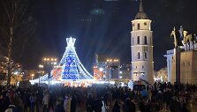 Vilniaus Kalėdų eglės įžiebimas Katedros aik&scaron;tėje 