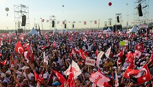 Turkijoje &ndash; masinis opozicijos mitingas.