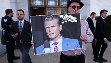 Demonstrantas / Kevin Lamarque / REUTERS