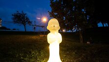 Vilniaus Misionierių sodų parke atidengta unikali &Scaron;viečiančio angelo skulptūra