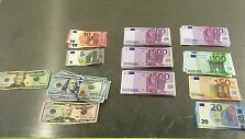 I&scaron; Kijevo į Kauną atskridusio ruso rankinėje rasti pinigai