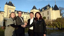 Jamesas Gregoire'as ir Lam Kokas su žmonomis