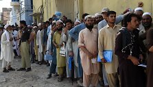 Pakistanas pradeda nelegaliai &scaron;alyje gyvenančių afganų registraciją