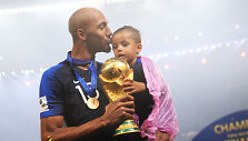 Stevenas Nzonzi &scaron;iemet laimėjo pasaulio futbolo čempionatą.
