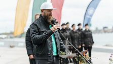 Aurimui Mockui atiteko &bdquo;Albatroso&ldquo; skulptūrėlė