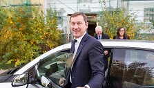 Vilniaus meras Artūras Zuokas vairuoja savo naująjį BMW I3