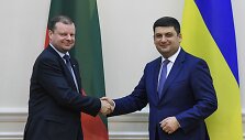 Saulius Skvernelis vizito Ukrainoje metu susitiko su &scaron;ios valstybės premjeru Volodymyru Groysmanu