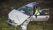 Vilniaus pakra&scaron;tyje, Liepkalnio gatvėje apvirto automobilis &bdquo;Rover&ldquo;.