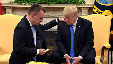 Andrew Brunsonas ir Donaldas Trumpas