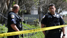 Policijos pareigūnai apsupo &bdquo;Youtube&ldquo; biurą