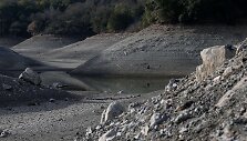 I&scaron;džiūvęs Almadeno tvenkinys Kalifornijoje