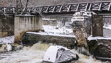 Pėsčiųjų tiltas per Vilnios užtvanką Belmonte.
