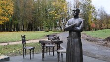 Atidengta skulptūra Mykolui Vaitkui
