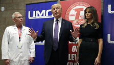 Donaldas Trumpas aplankė žudynių sukrėstą Las Vegasą