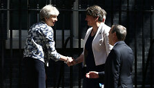 Theresa May ir Arlene Foster