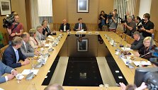 Valdantieji sprendžia LLRA likimą