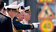 Laivyno parade apsilankęs V.Putinas pažadėjo naujų laivų Rusijos kariniam jūrų laivynui