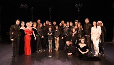 Monica Bellucci su Anželika Cholina ir jos teatro trupe