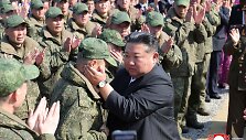 Kim Jong Unas su &Scaron;iaurės Korėjos kariais  / STR / AFP